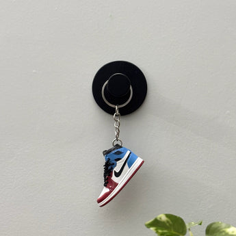 air jordan 1 | nike AJ1 | sneaker keychain | miniature box  | sneaker collector | sneaker accessories | fearless | high | red | blue | white