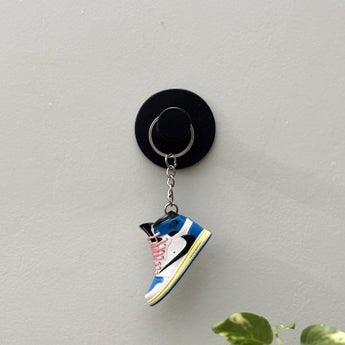 air jordan 1 | nike AJ1  sneaker keychain | miniature sneakers | sneaker collector | sneaker accessories | Travis scott fragment high