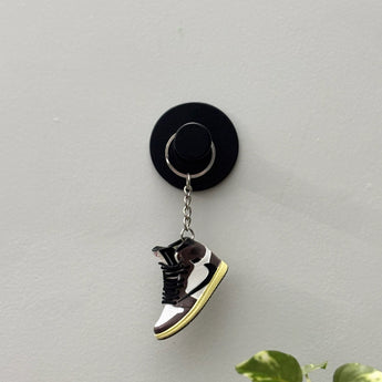 air jordan 1 | nike AJ1 | sneaker keychain | miniature box  | sneaker collector | sneaker accessories | Travis scott | black | white | brown