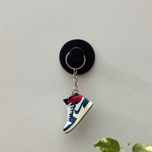 air jordan 1 | nike AJ1 | sneaker keychain | miniature box  | sneaker collector | sneaker accessories | red | white | blue