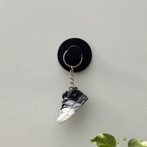  nike air max | sneaker keychain | miniature box  | sneaker collector | sneaker accessories | grey | white | black